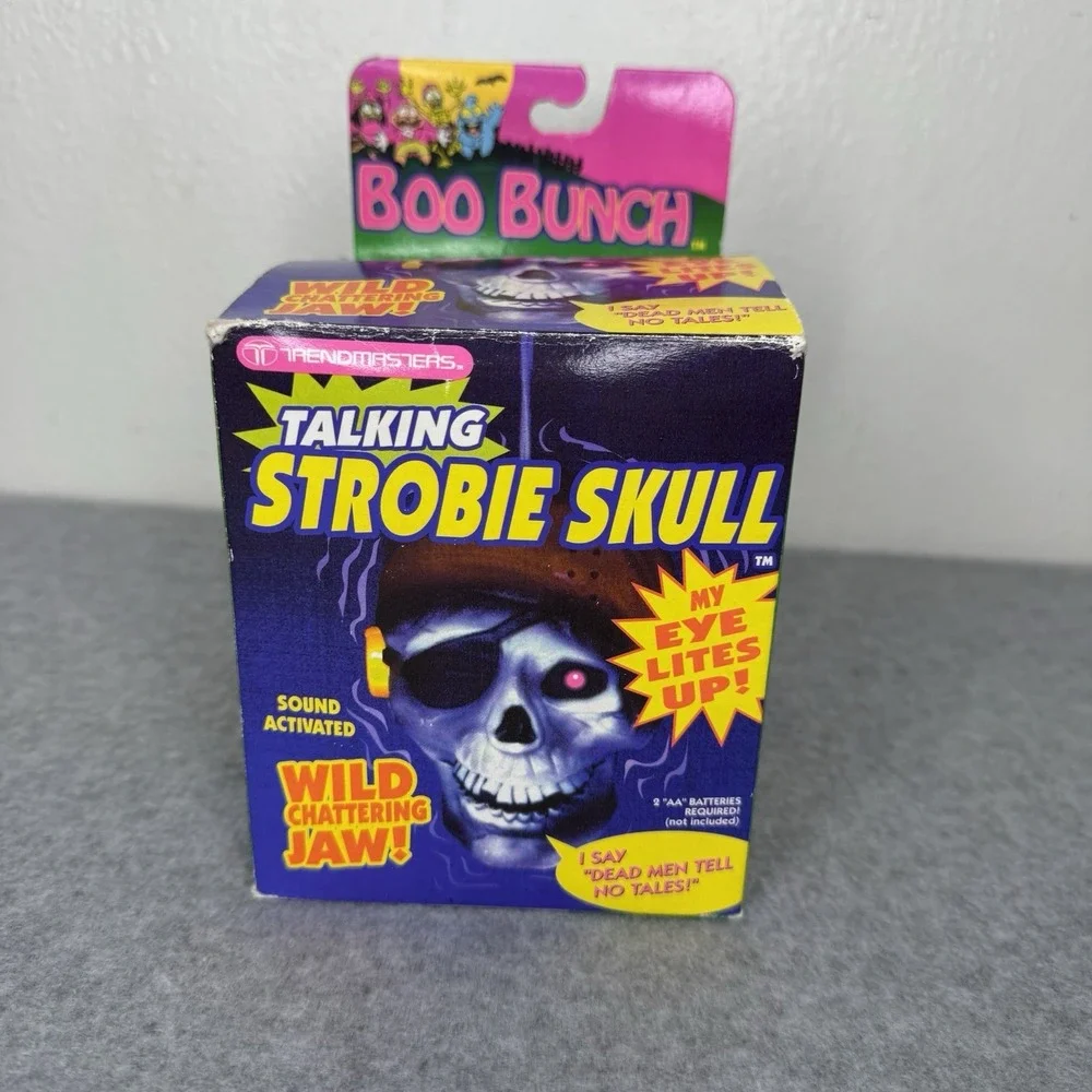 Trendmasters Halloween Strobie Skull Pirate Sound Light Chattering Jaw Works Vtg